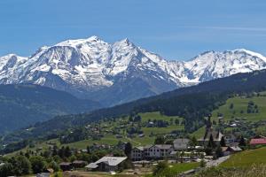 OTCombloux-hugopaget Village