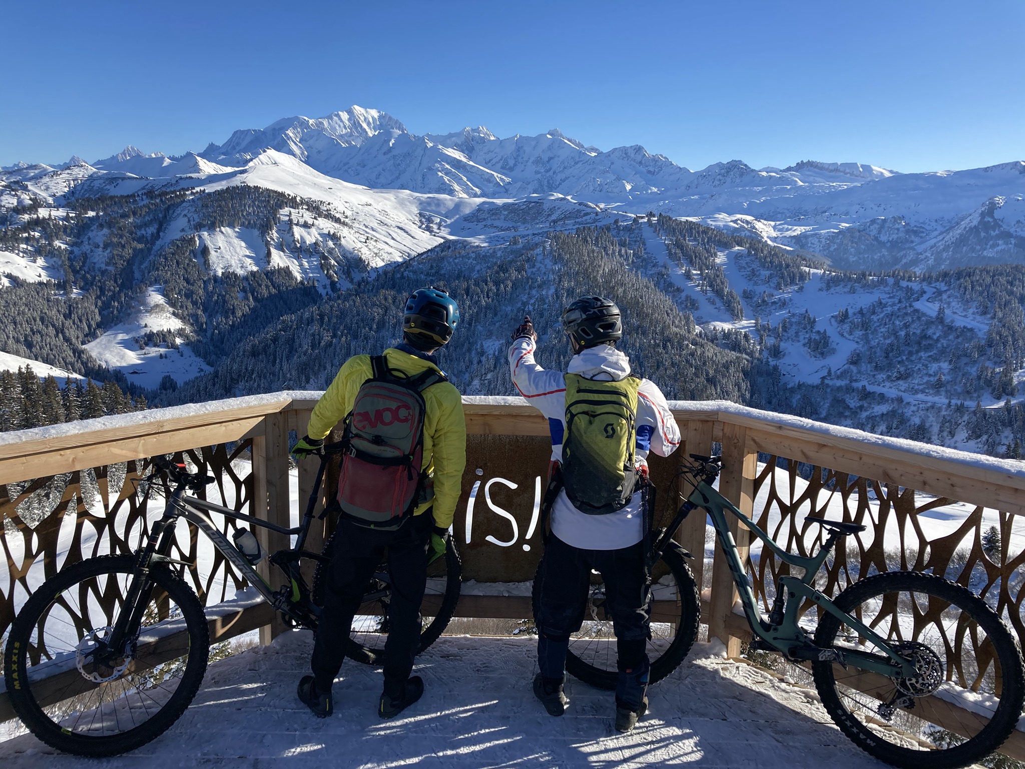 Partez à la chasse au dahu en VTT électrique sur neige