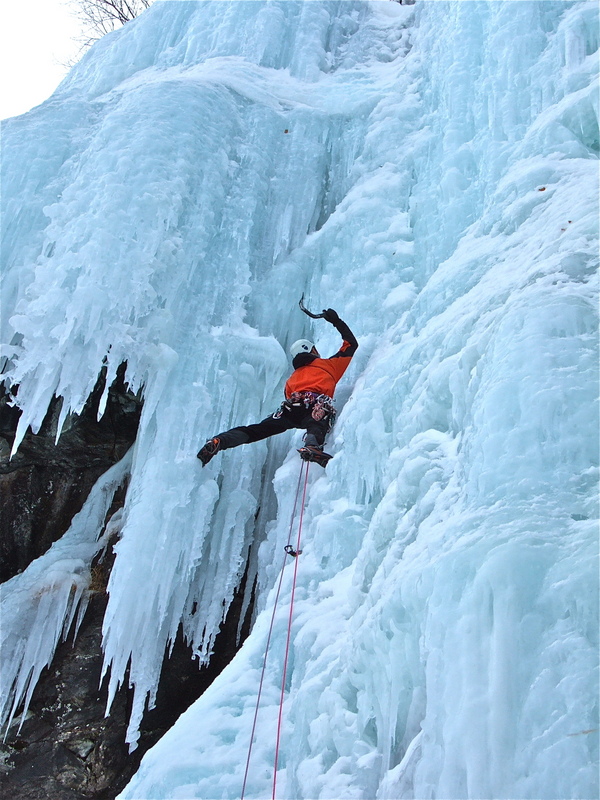 Cascade de glace - Bureau des guides du Champsaur