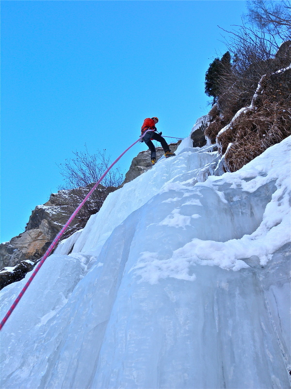 Cascade de glace - Bureau des guides du Champsaur