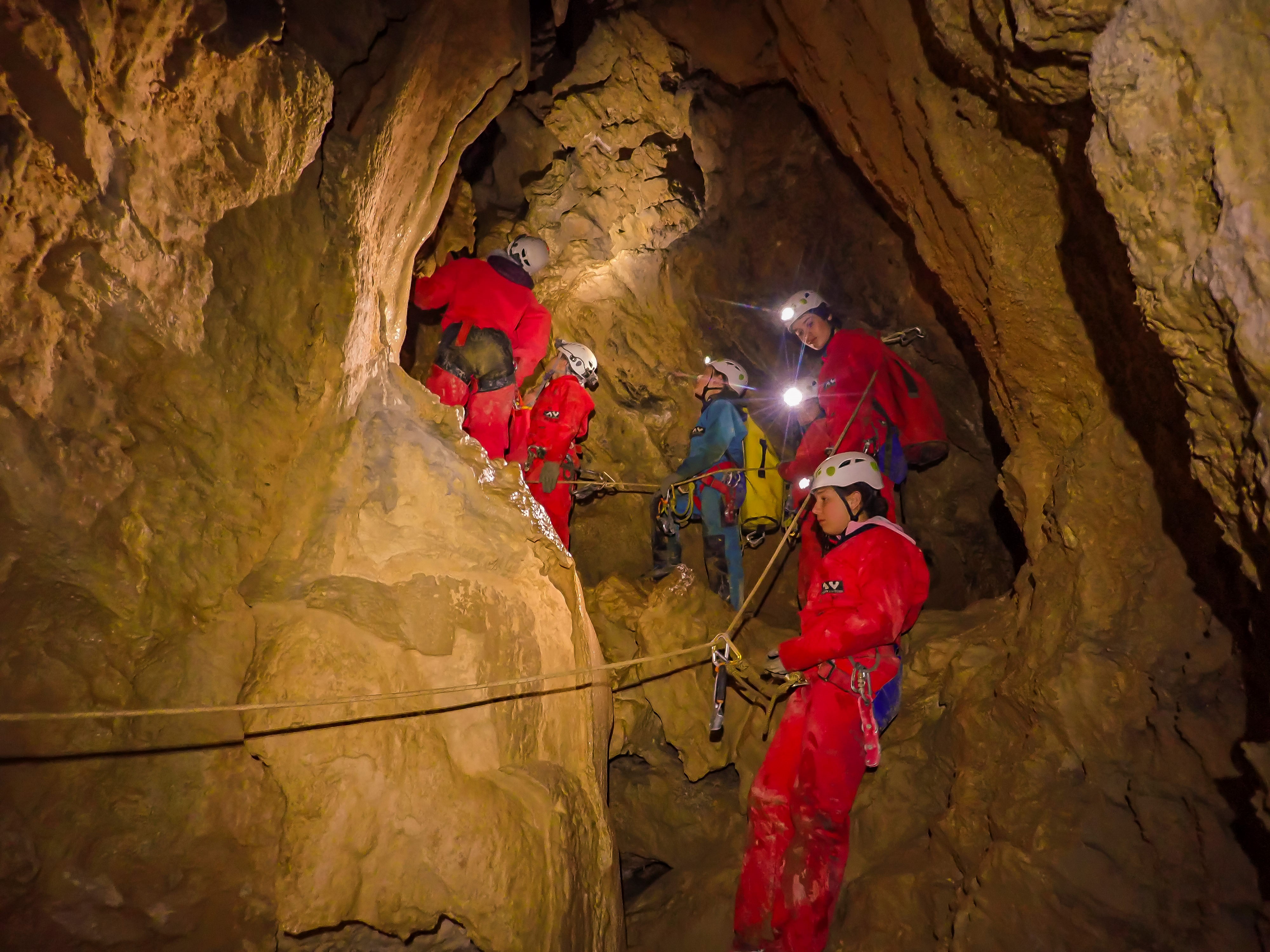 Spéléologie verticale