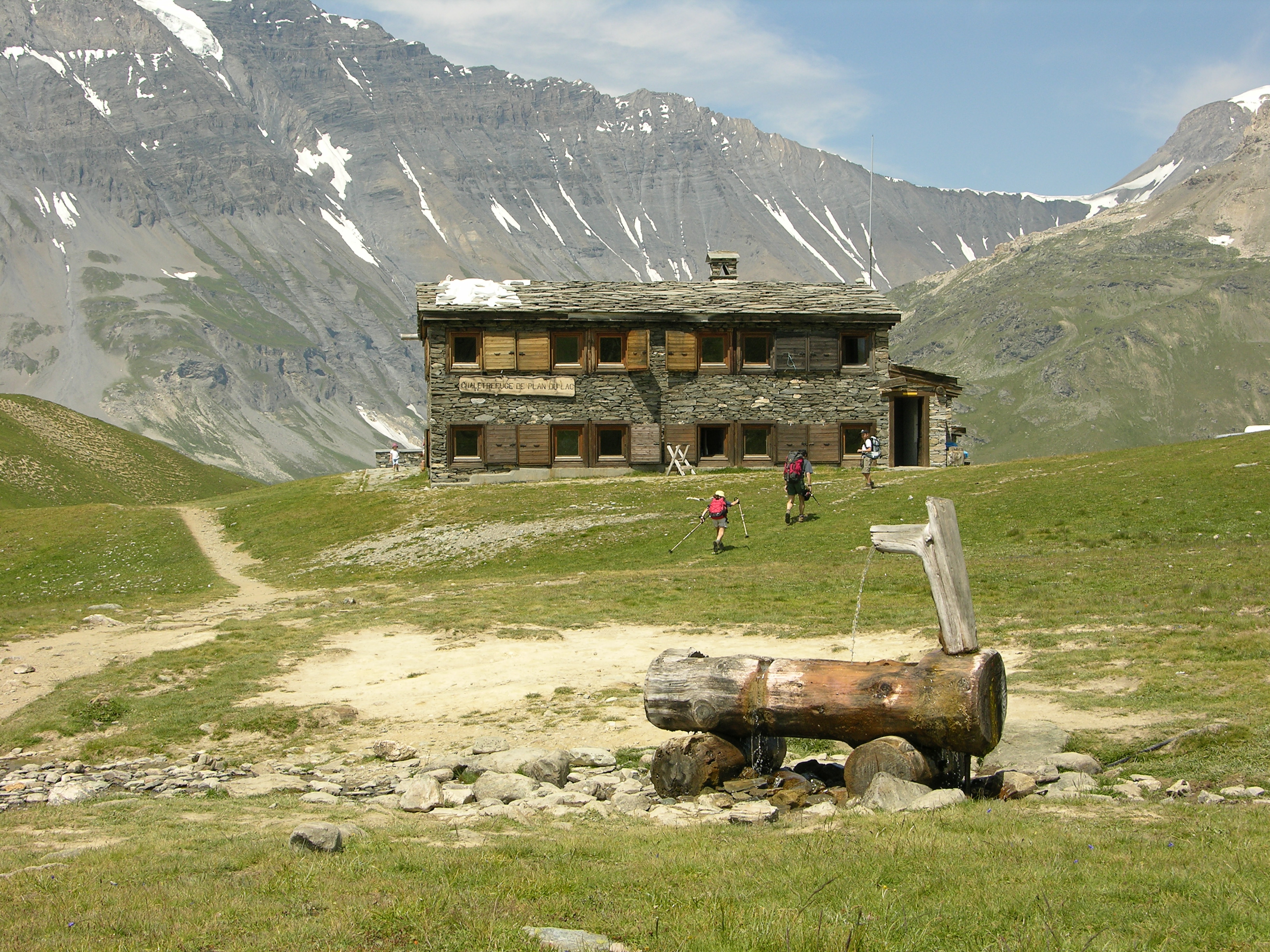 Refuge porte de Plan du Lac