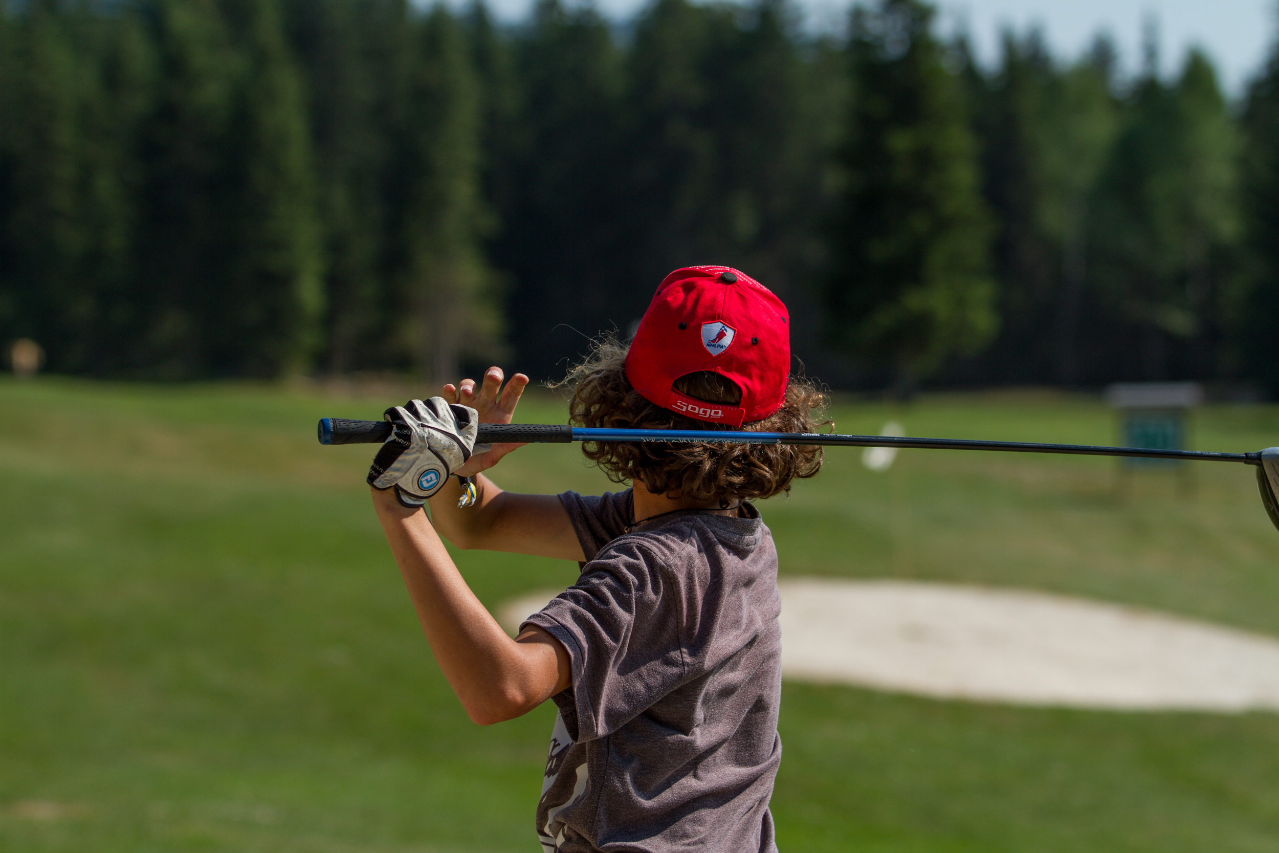 enfant dos golf