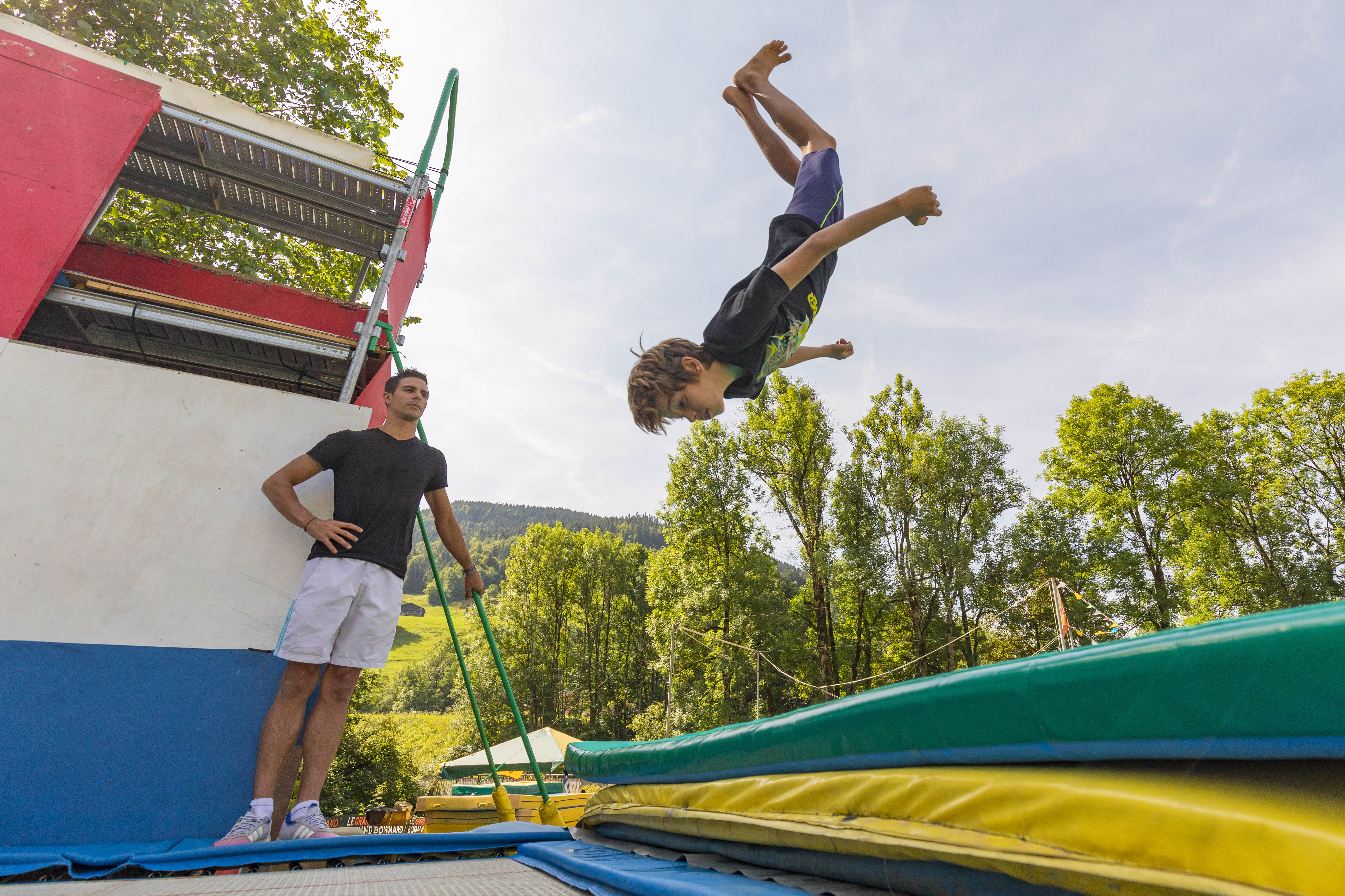 Sports acrobatiques, bambins à ressorts : séance et stage 