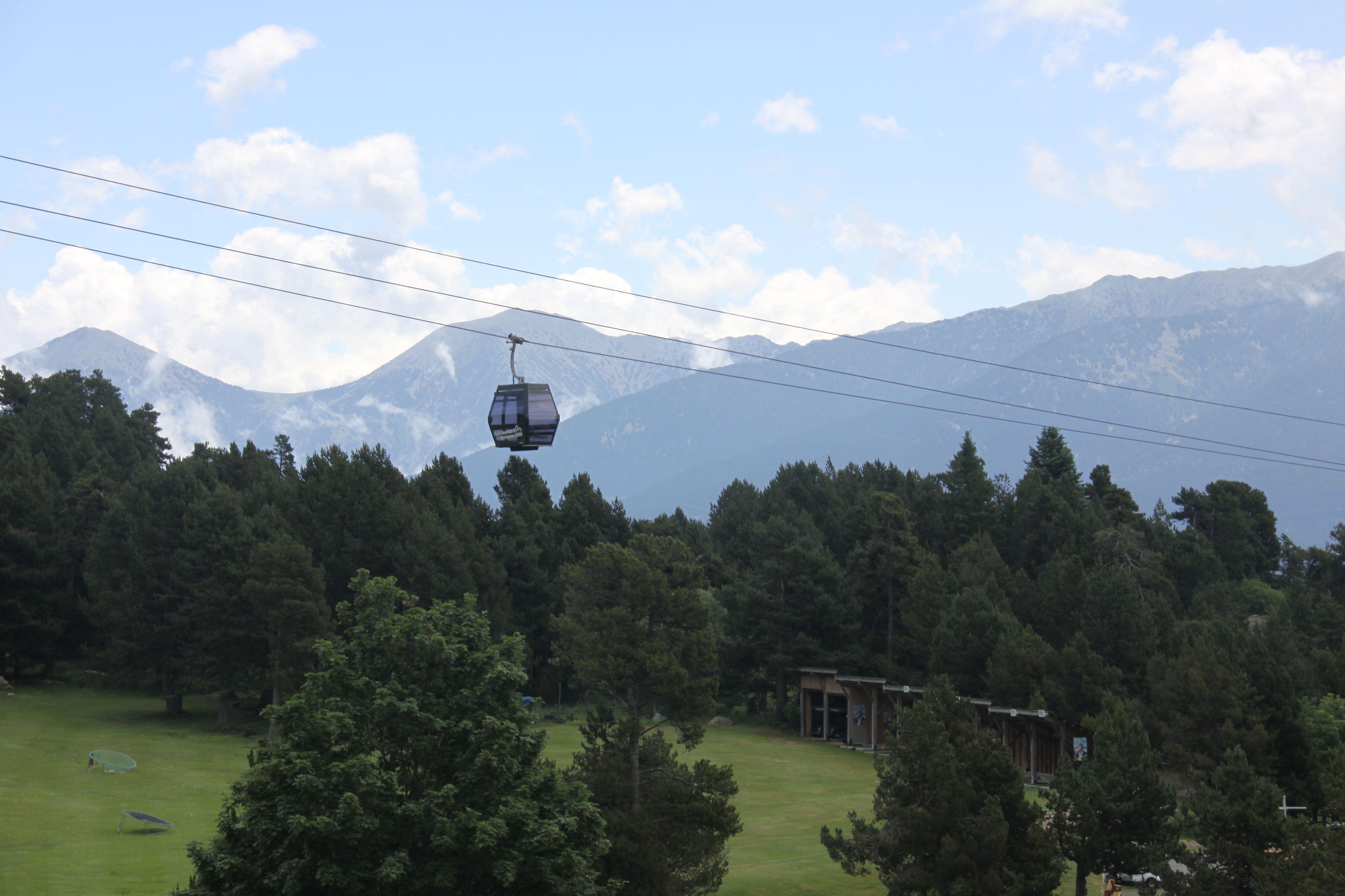 FontRomeu_ Télécabine AirelleExpress avec vue du golf_@OTFR
