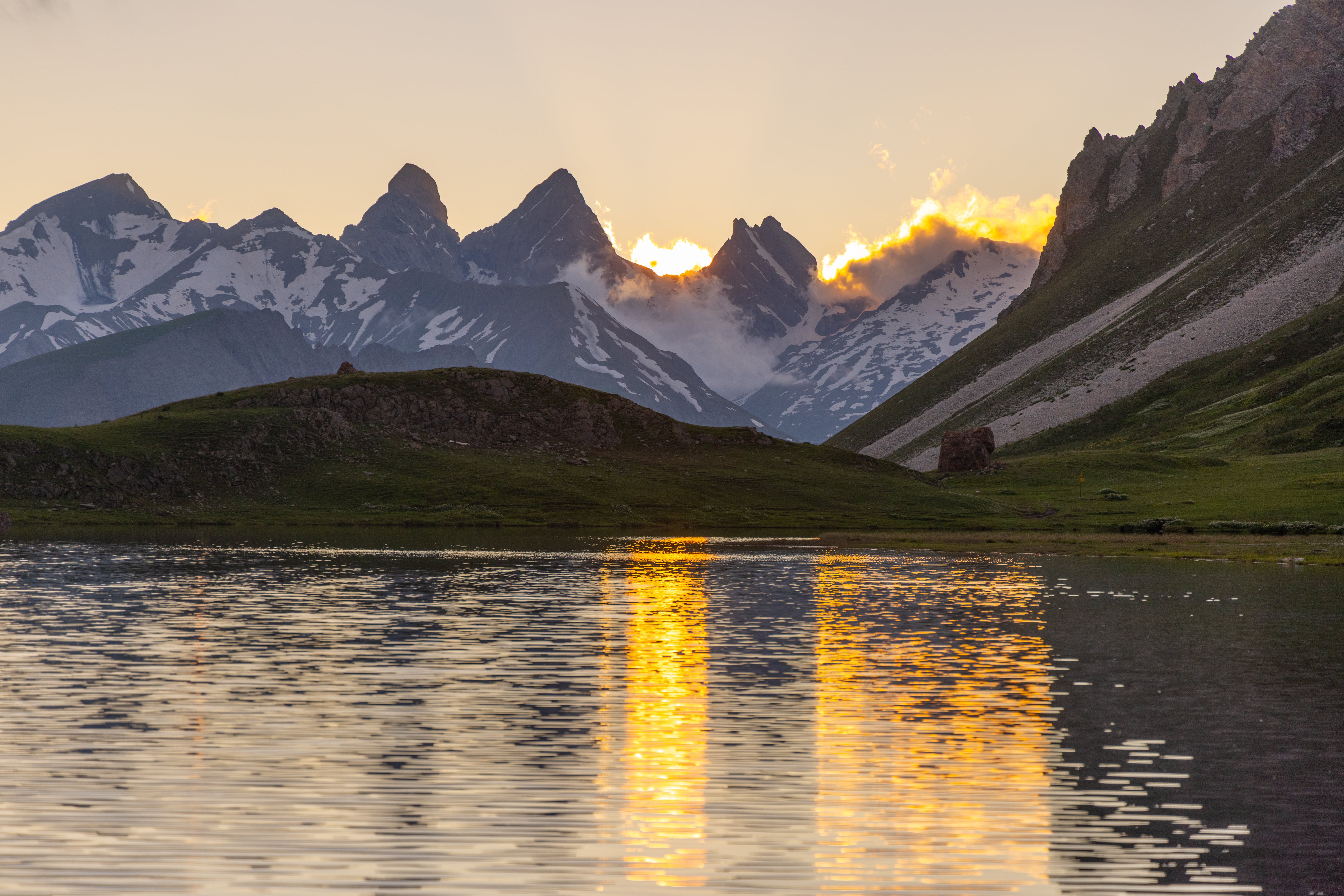 Lac des CercesBivouac et coucher de soleil