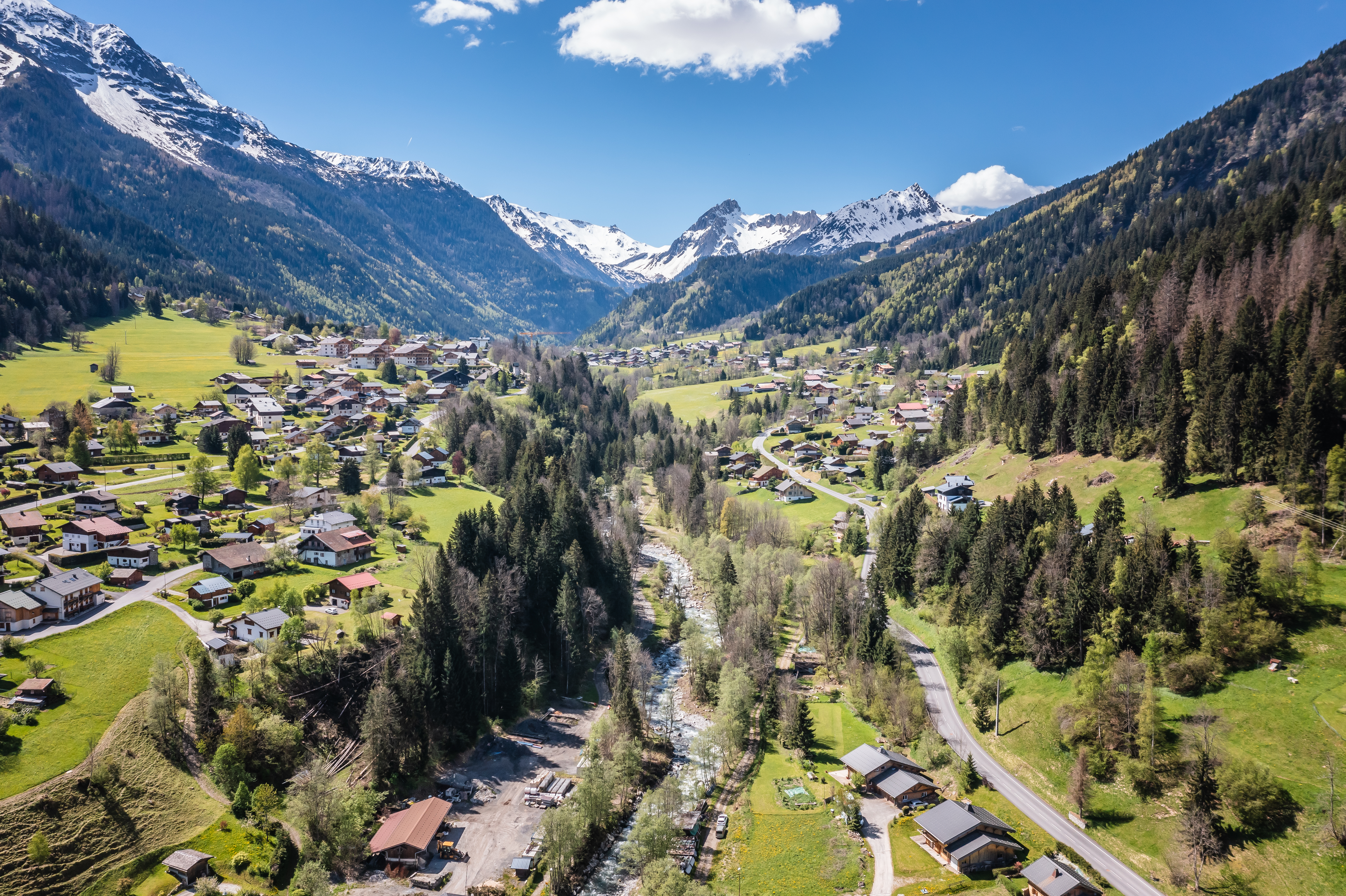 Le village des Contamines-Montjoie au printemps