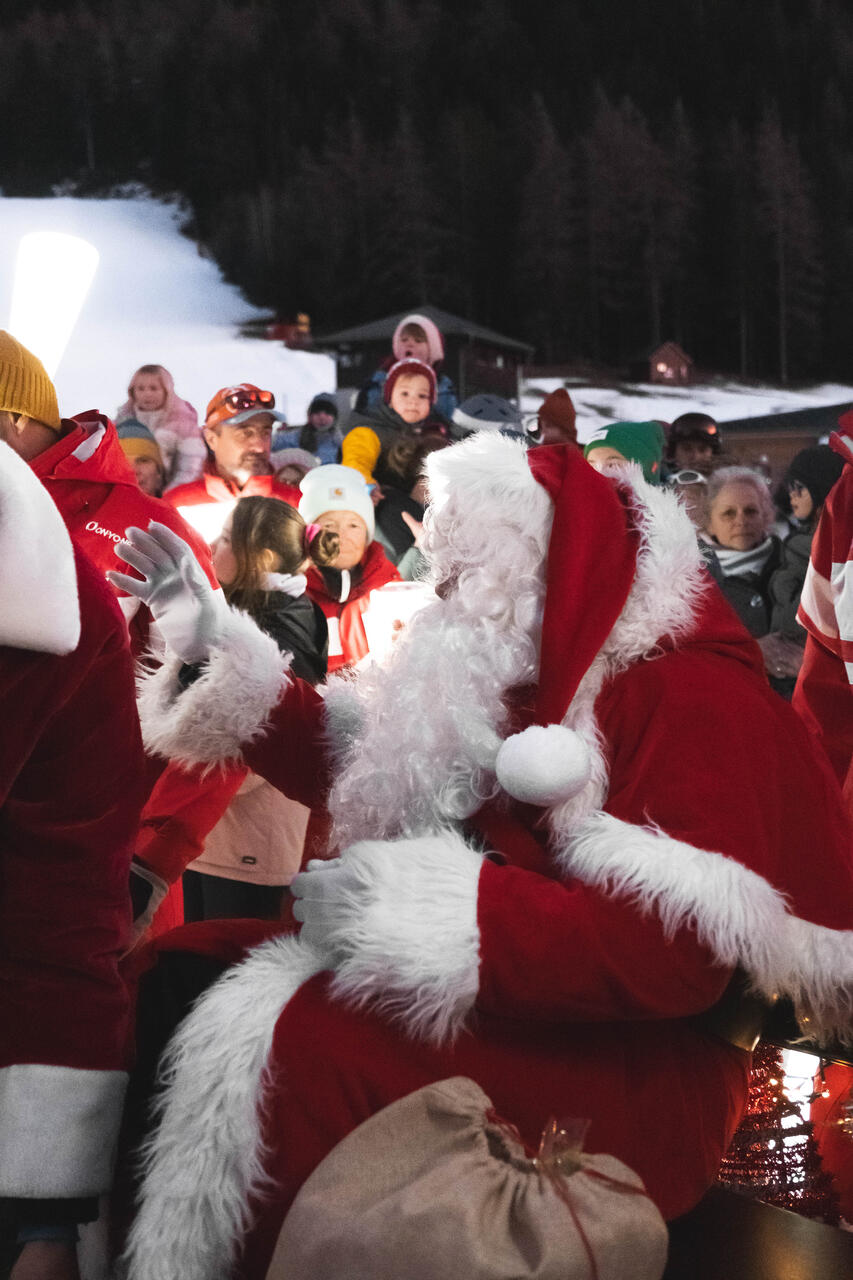 pere_noel_village_1_-_la_norma_-_12.23_cg._lavila_ot_hmv.jpg_low